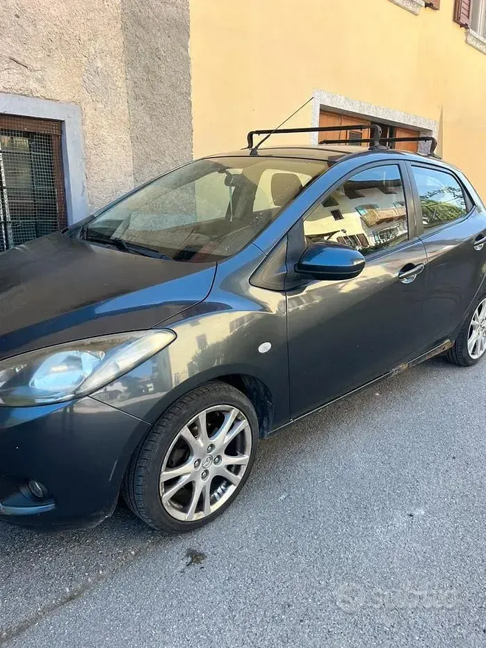 Begagnad Mazda 2 86 HK (63 kW) 2008 Grå Halvkombi