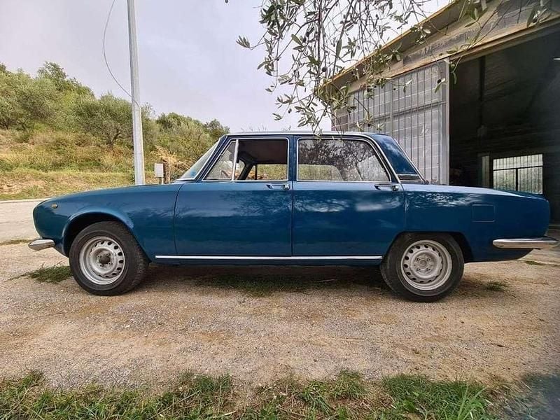 Usata Alfa Romeo 1750 114 CV (83 kW) 1970 Blu/azzurro Berlina