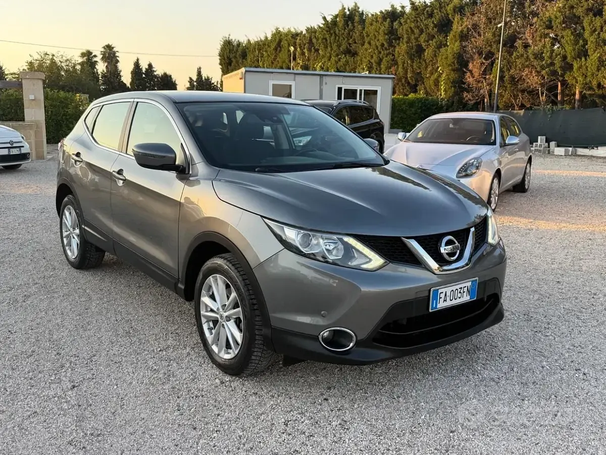 Usata Nissan Qashqai Tekna 110 CV (80 kW) 2015 Grigio SUV