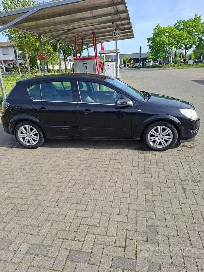 Occasion Opel Astra 101 ch (74 kW) 2007 Noir Break