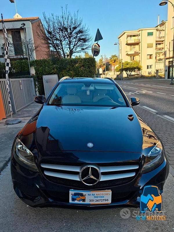 Usata Mercedes 200 135 CV (99 kW) 2016 Blu Station wagon