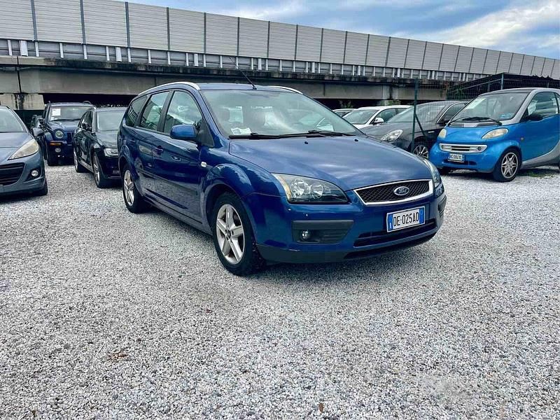 Usata Ford Focus S 90 CV (66 kW) 2007 Blu Station wagon