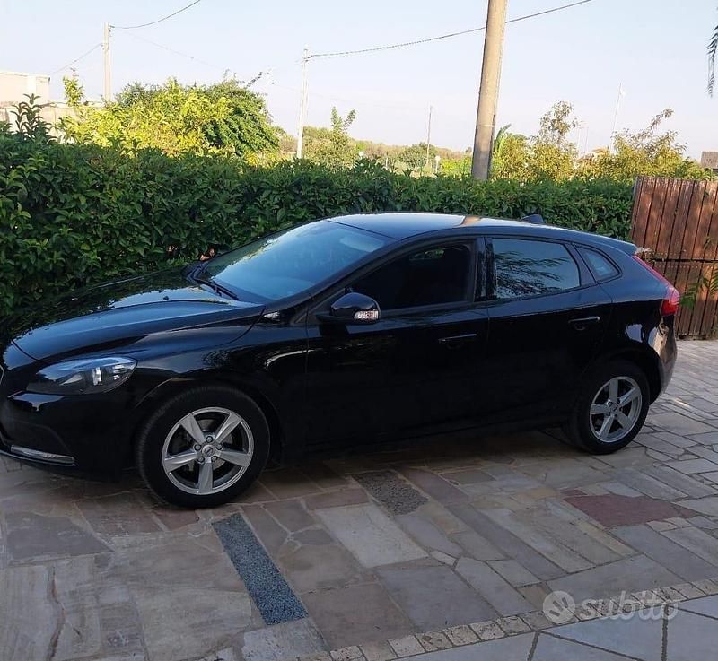 Usata Volvo V40 150 CV (110 kW) 2016 Nero Station wagon