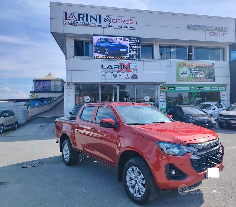Rosso Usata 2024 Isuzu D-Max Tre volumi | 30.900 € - Immagine 1/4