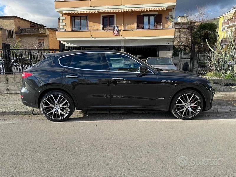 Usata Maserati Levante 275 CV (202 kW) 2017 Nero SUV
