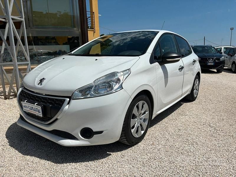 Usata Peugeot 208 68 CV (50 kW) 2014 Bianco Utilitaria