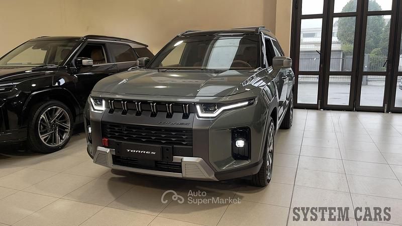 Nuova Ssangyong (KGM) Torres 163 CV (119 kW) 2025 Verde SUV