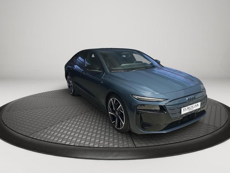 Nuova Audi e-tron Sportback S-Line 230 kW (313 CV) 2025 Blu plasma metallizzato SUV