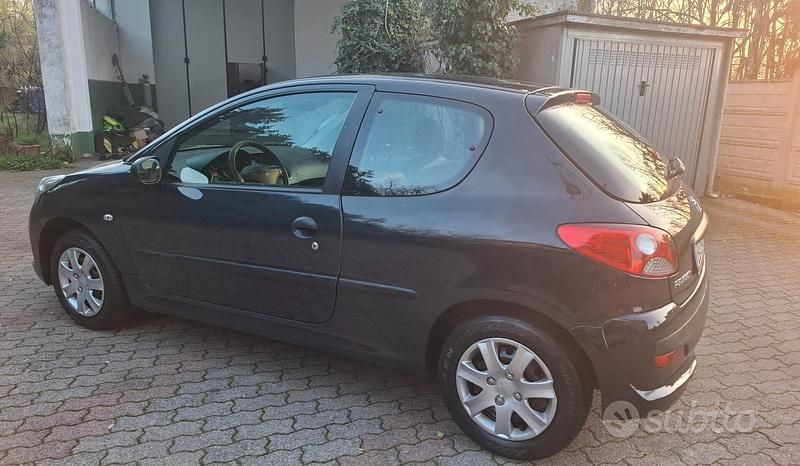 Usata Peugeot 206 60 CV (44 kW) 2011 Nero Berlina