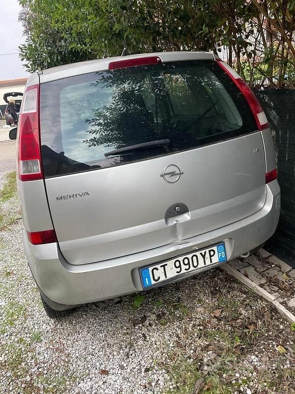 Usata Opel Meriva 101 CV (74 kW) 2005 Grigio Monovolume