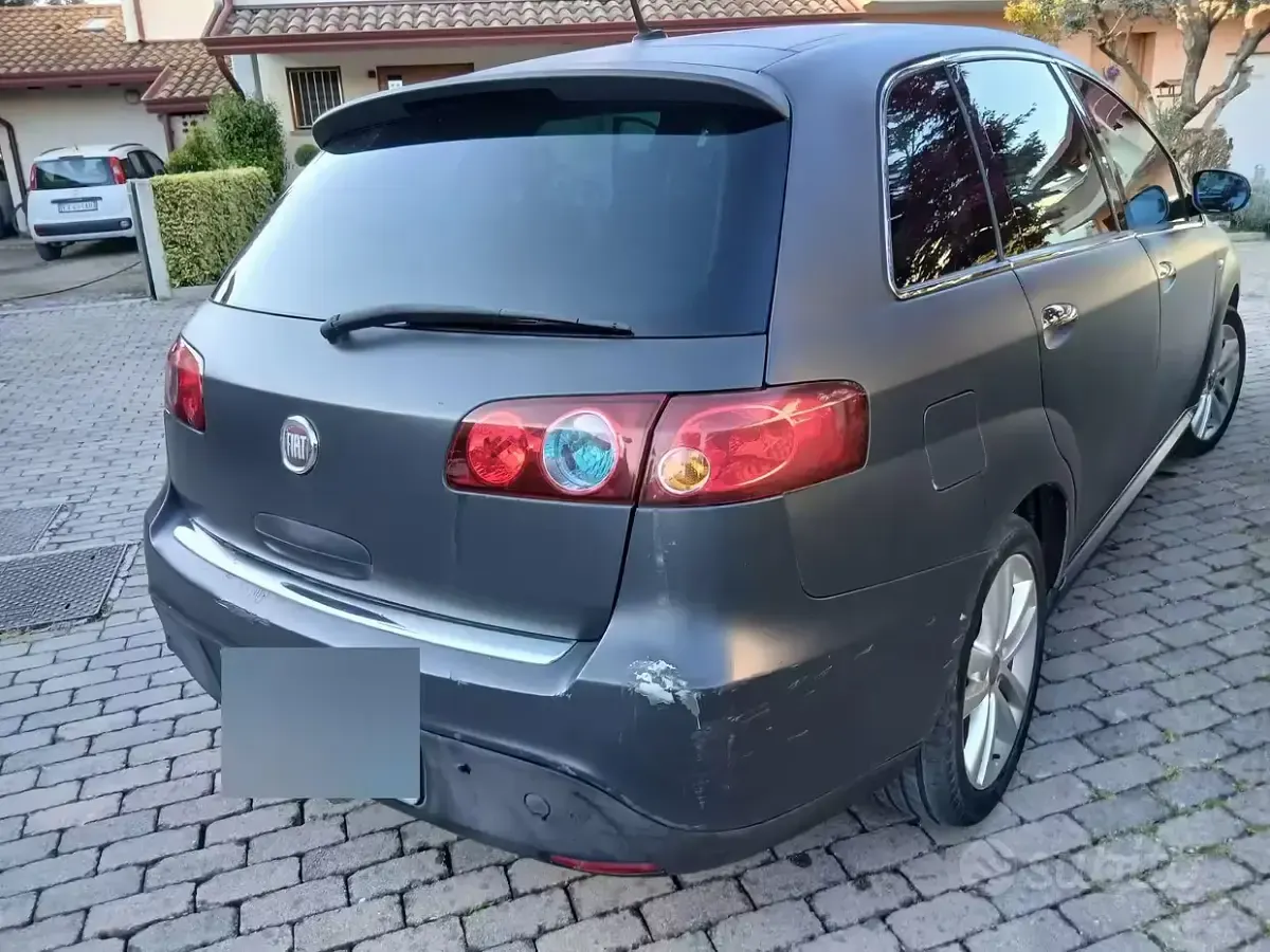 Usata Fiat Croma 150 CV (110 kW) 2010 Grigio Station wagon
