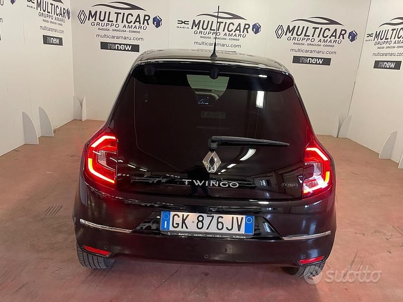 Usata Renault Twingo Techno 60 kW (82 CV) 2022 Nero Utilitaria