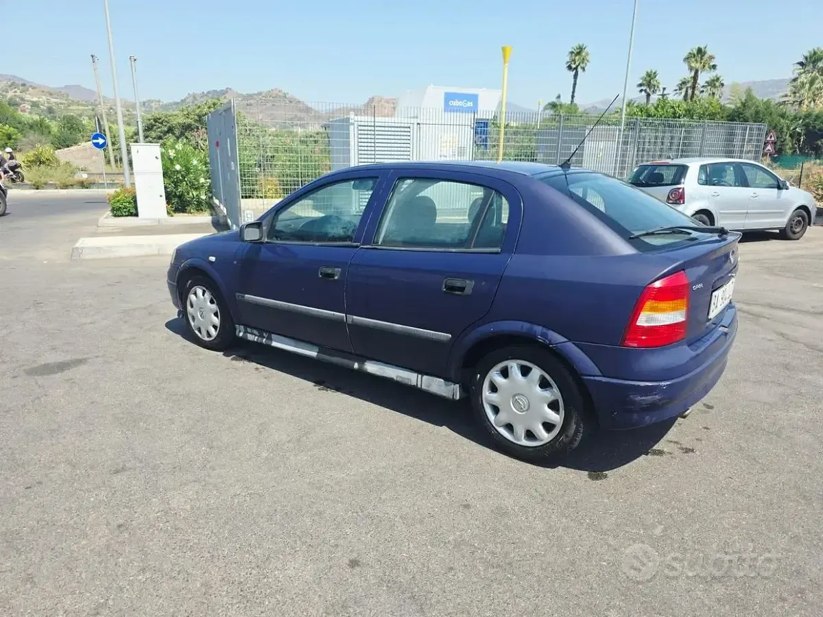 Usata Opel Astra Club 90 CV (66 kW) 1998 Bluazzurro Berlina