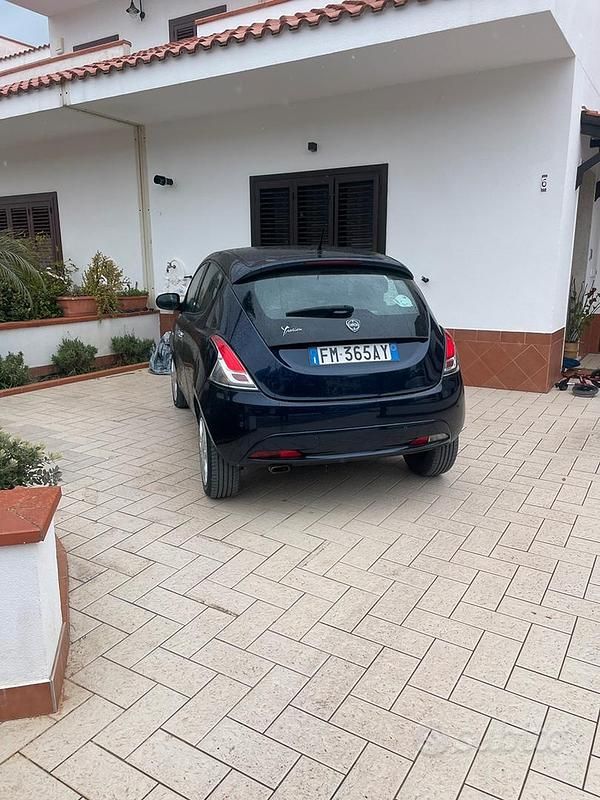 Usata Lancia Ypsilon 69 CV (50 kW) 2017 Nero Utilitaria