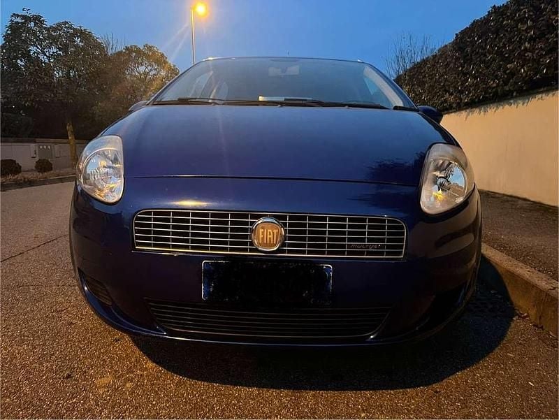 Usata Fiat Grande Punto 75 CV (55 kW) 2008 Blu/azzurro Utilitaria