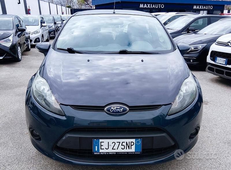 Usata Ford Fiesta 82 CV (60 kW) 2011 Grigio Utilitaria
