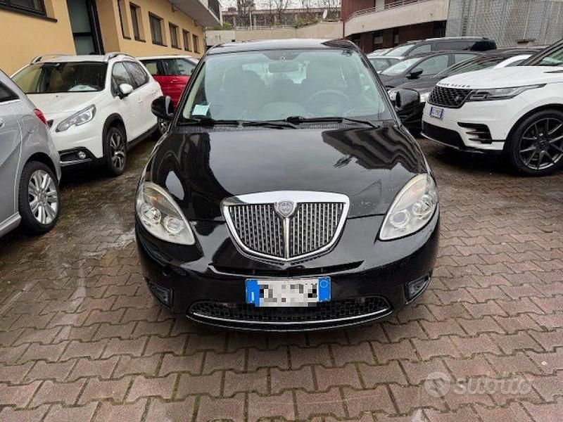 Usata Lancia Ypsilon Platinum 69 CV (50 kW) 2012 Nero Utilitaria