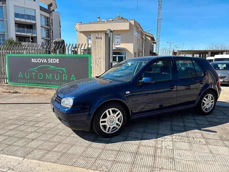 Usata VW Golf IV Highline 116 CV (85 kW) 2001 Blu Berlina