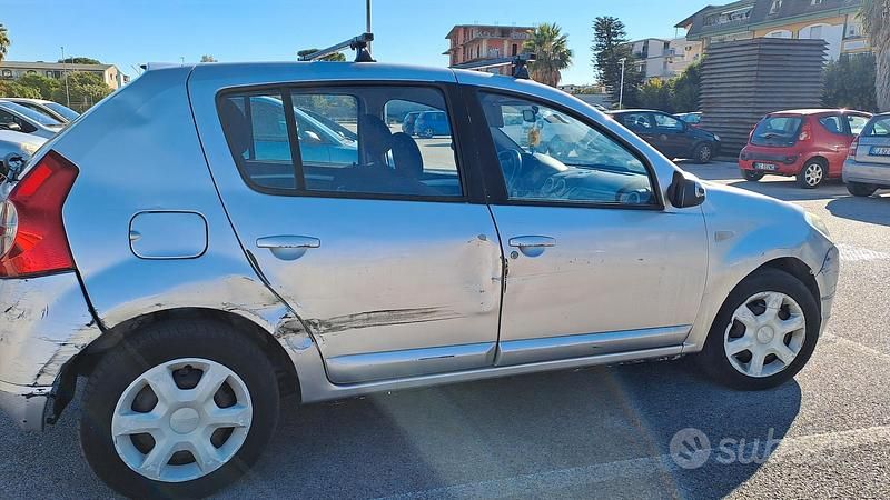 Usata Dacia Sandero 75 CV (55 kW) 2008 Grigio Utilitaria