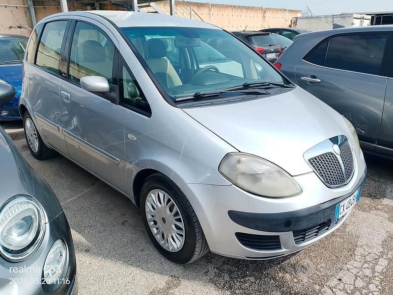 Usata Lancia Musa 69 CV (50 kW) 2005 Grigio Monovolume