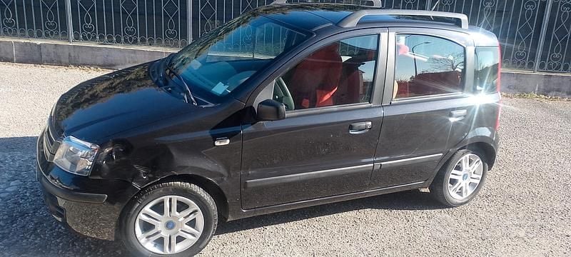Nero Usata 2004 Fiat Panda Dynamic Utilitaria | 900 € - Immagine 1/4