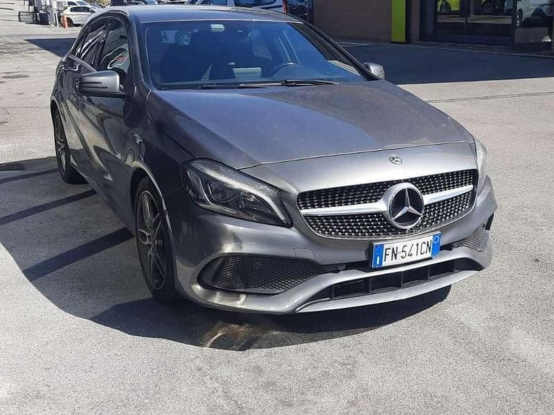 Grigio Usata 2018 Mercedes A200 Premium Tre volumi | 17.800 € (Ottimo prezzo) - Immagine 1/4