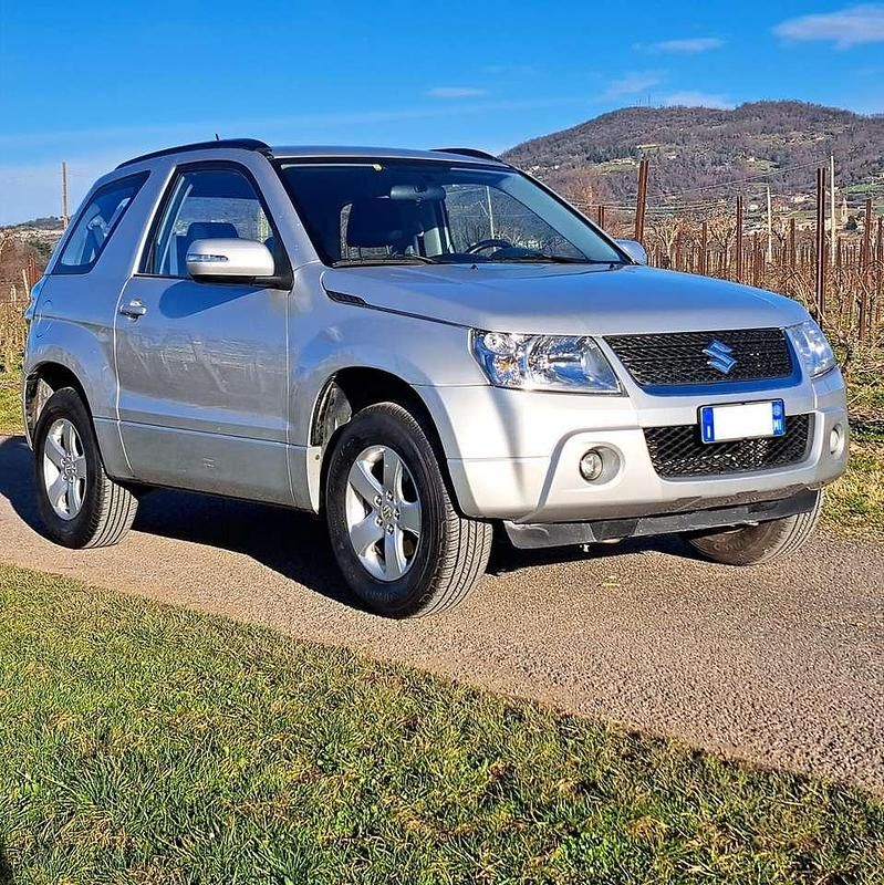 Usata Suzuki Grand Vitara 106 CV (77 kW) 2012 Argento SUV