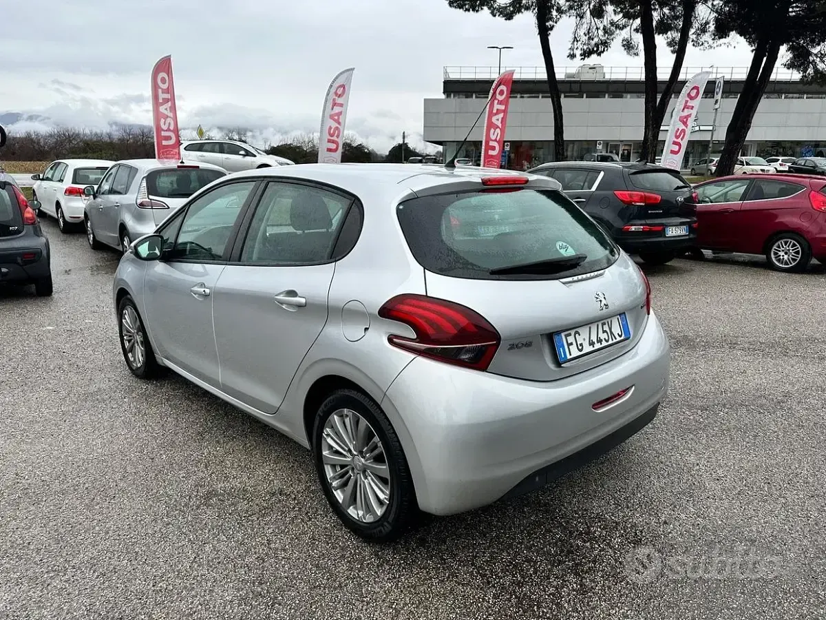 Usata Peugeot 208 Active 82 CV (60 kW) 2016 Grigio Utilitaria
