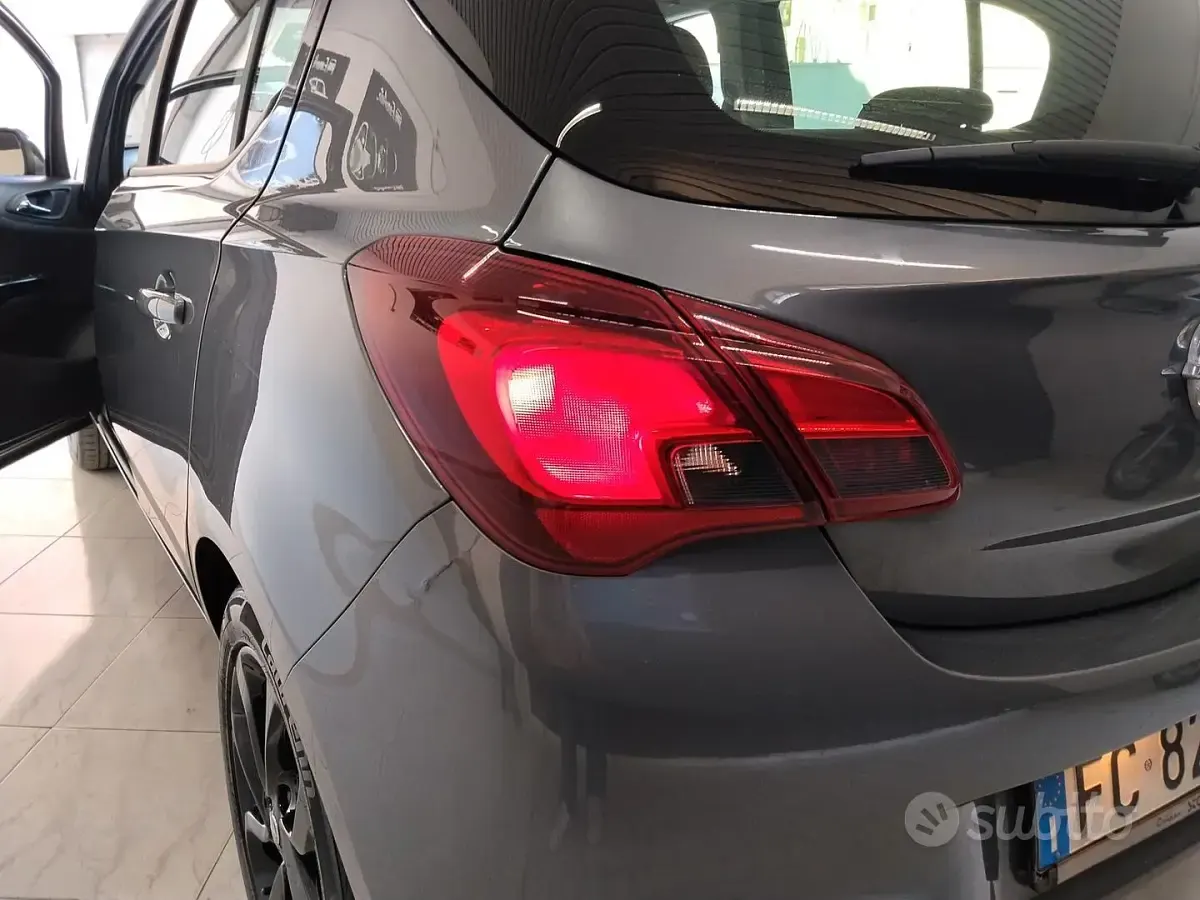 Usado Opel Corsa 90 HP (66 kW) 2016 Cinzento Citadino