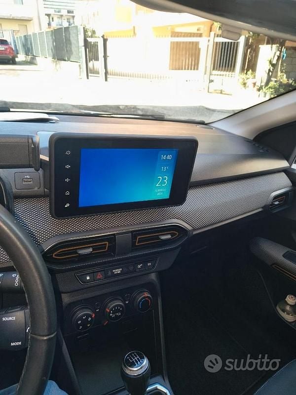 Usata Dacia Sandero Essentiel 100 CV (73 kW) 2023 Rosso Berlina