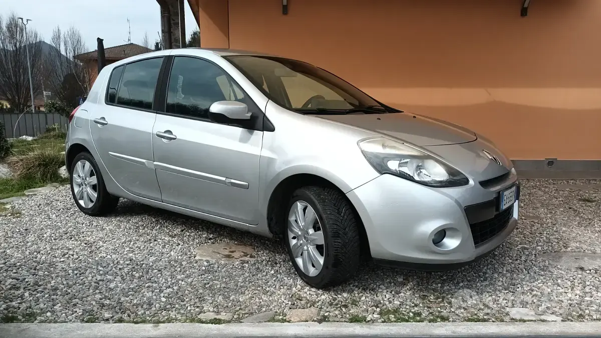 Usata Renault Clio 75 CV (55 kW) 2010 Grigio Utilitaria