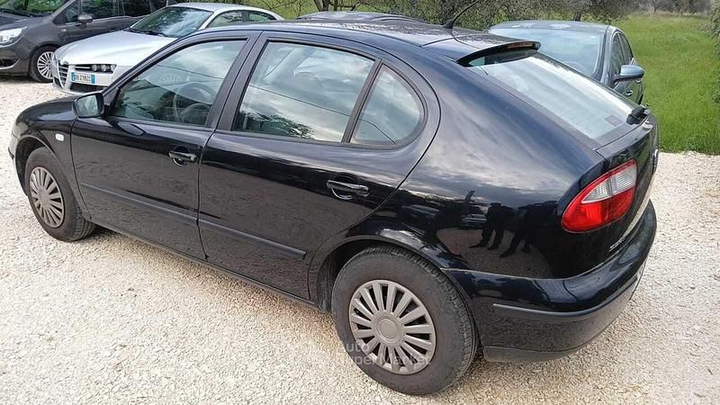 Usata Seat Leon 75 CV (55 kW) 2001 Nero Utilitaria