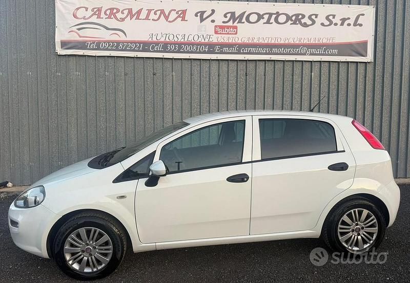 Usata Fiat Punto Lounge 70 CV (51 kW) 2016 Bianco Utilitaria