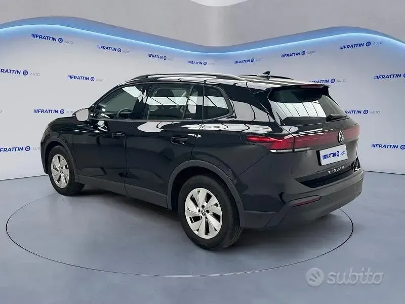 Usata VW Tiguan Edition 150 CV (110 kW) 2025 Grenadill black [0e0e]  metal SUV