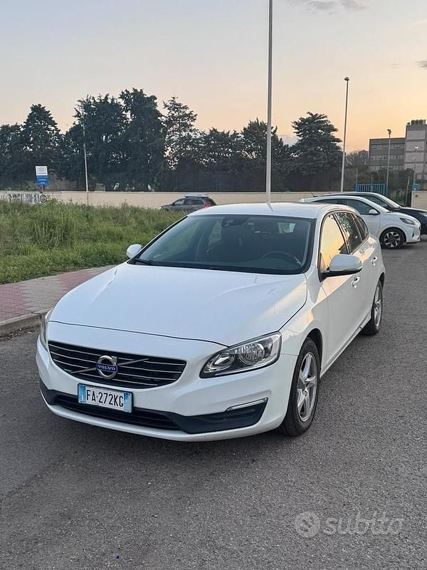 Usata Volvo V60 115 CV (84 kW) 2015 Bianco Station wagon