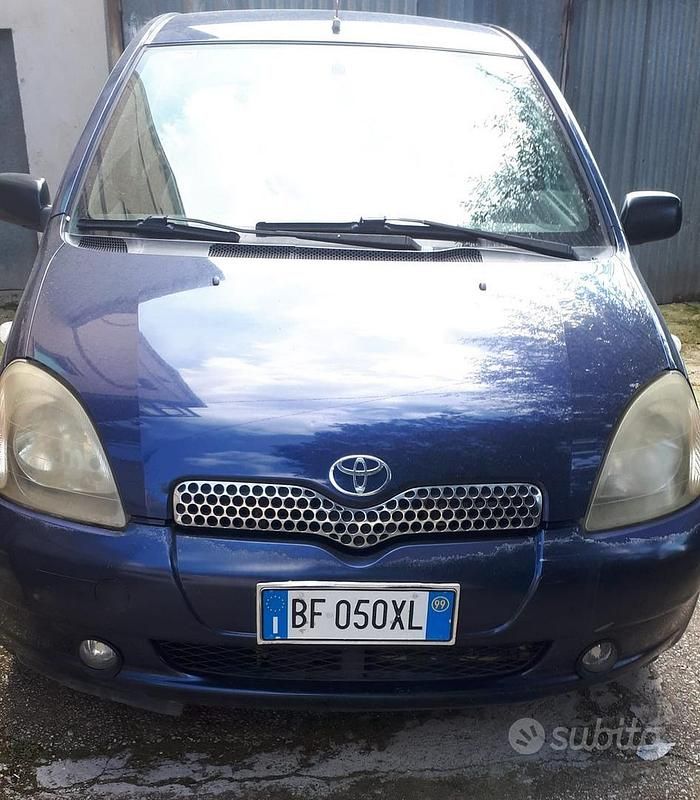 Usata Toyota Yaris 68 CV (50 kW) 1999 Blu Berlina