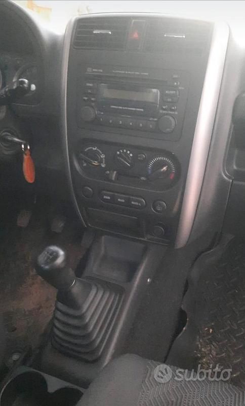 Second-hand Suzuki Jimny 86 CP (63 kW) 2013 SUV