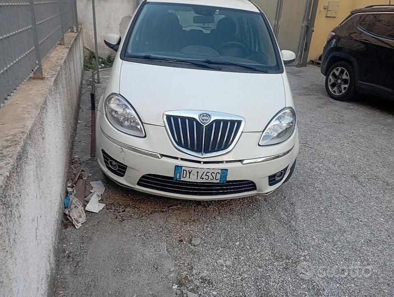 Usata 2009 Lancia Musa Monovolume | 2000 € - Immagine 1/3