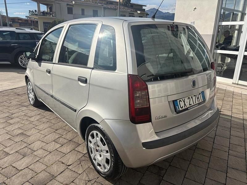 Usata Fiat Idea Emotion 69 CV (50 kW) 2005 Argento Monovolume