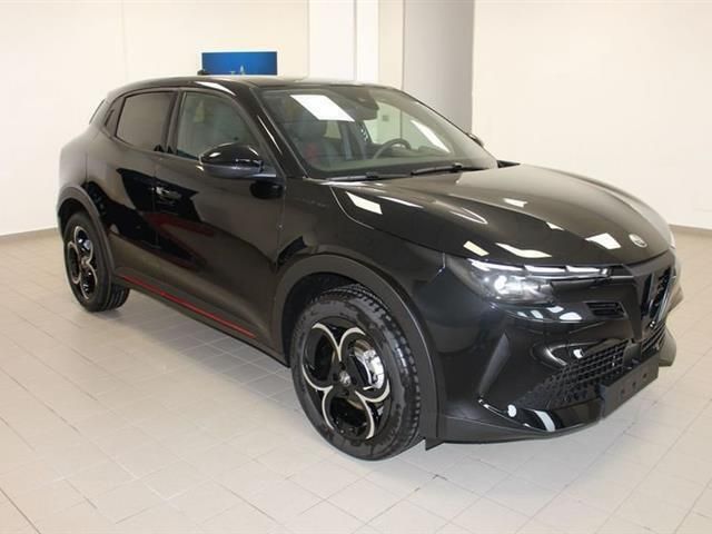 Käytetty Alfa Romeo Junior Edizione Speciale 136 HP (100 kW) 2024 Musta Katumaasturi