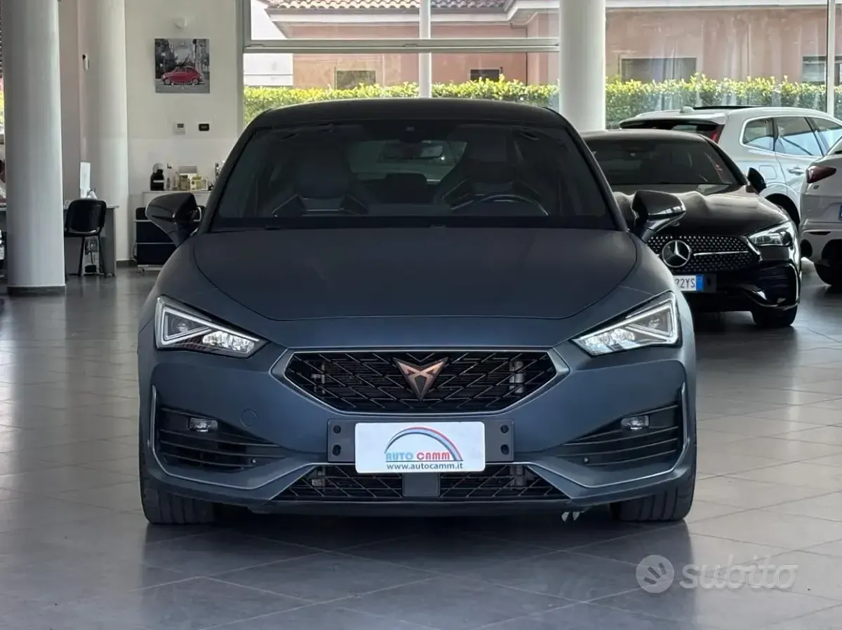 Usata Cupra Leon VZ 300 CV (220 kW) 2023 Grigio magnetico opaco Berlina