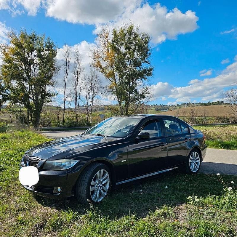 Usata BMW 320 Efficient Dynamics 177 CV (130 kW) 2009 Nero Berlina
