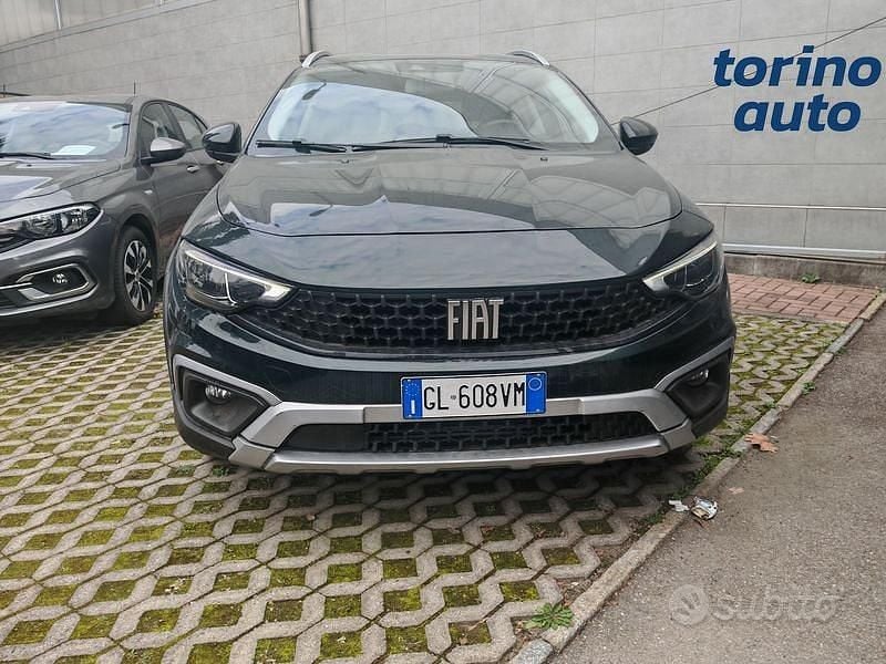 Usata Fiat Tipo Cross 101 CV (74 kW) 2022 Verde Berlina
