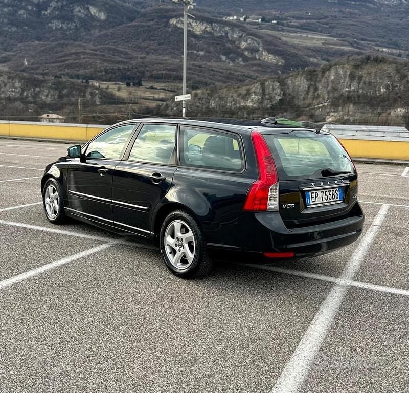 Usata Volvo V50 R-Design 114 CV (83 kW) 2012 Nero Station wagon