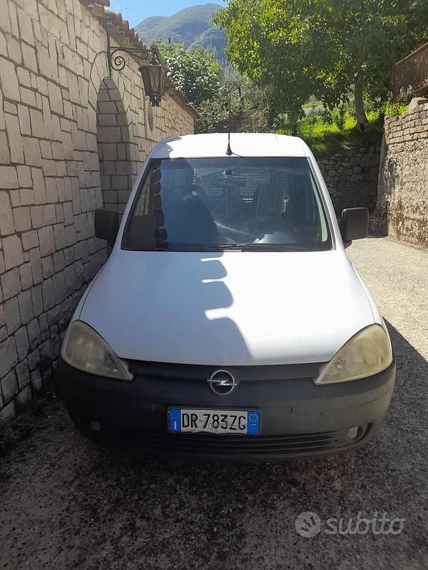 Bianco Usata 2008 Opel Combo Monovolume | 2900 € (Buon prezzo) - Immagine 1/3