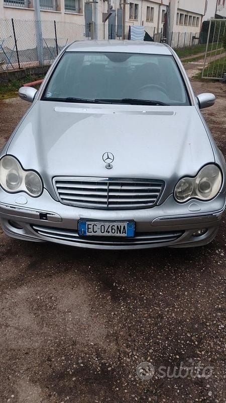 Usata Mercedes C220 150 CV (110 kW) 2007 Grigio Berlina