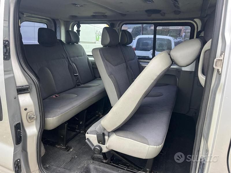 Usata Opel Vivaro 120 CV (88 kW) 2007 Grigio Monovolume