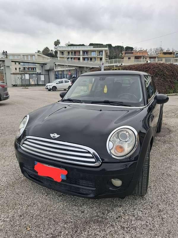 Usata Mini Cooper D 95 CV (69 kW) 2011 Nero Utilitaria