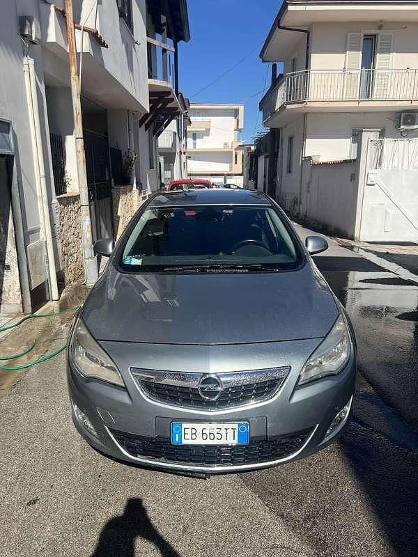 Usata Opel Astra Cosmo 131 CV (96 kW) 2010 Berlina