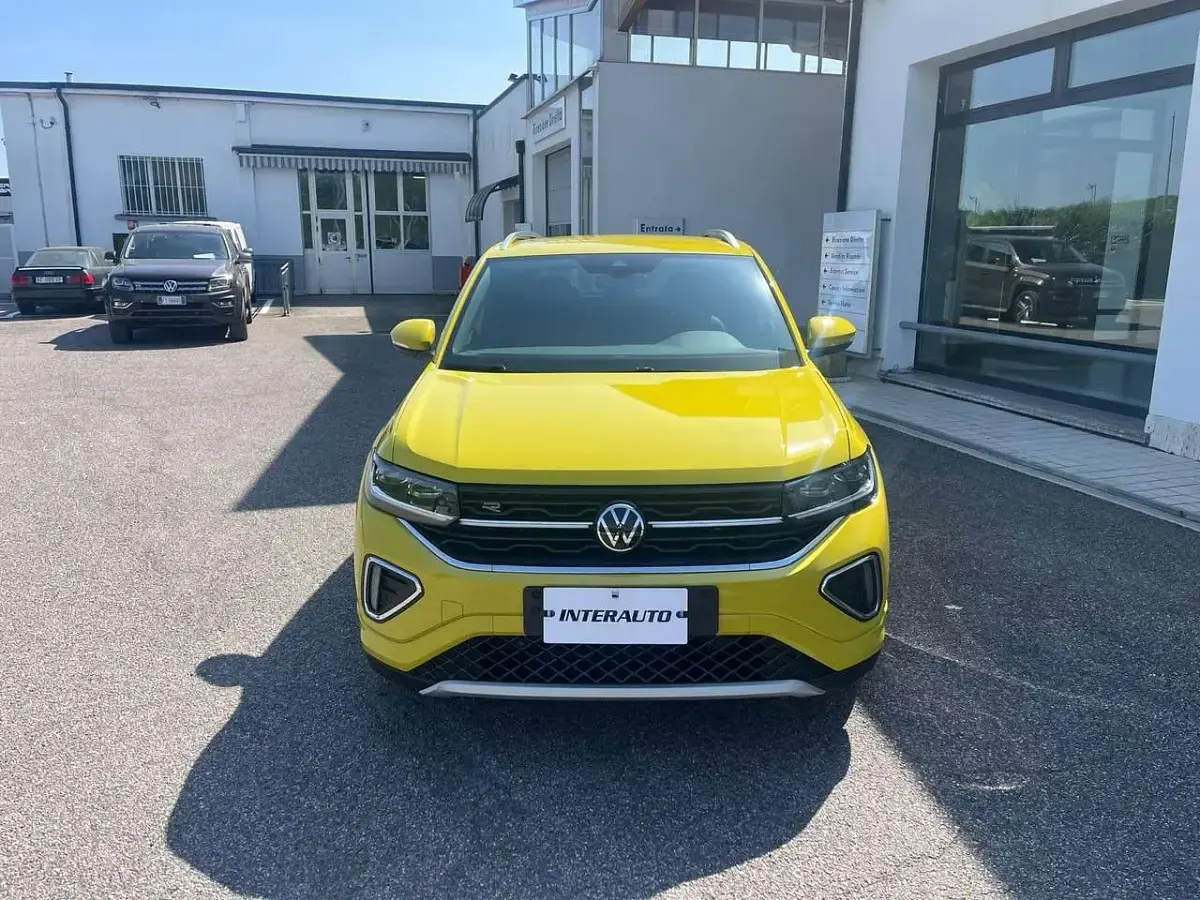 Usata VW T-Cross R-line 116 CV (85 kW) 2024 Giallo SUV